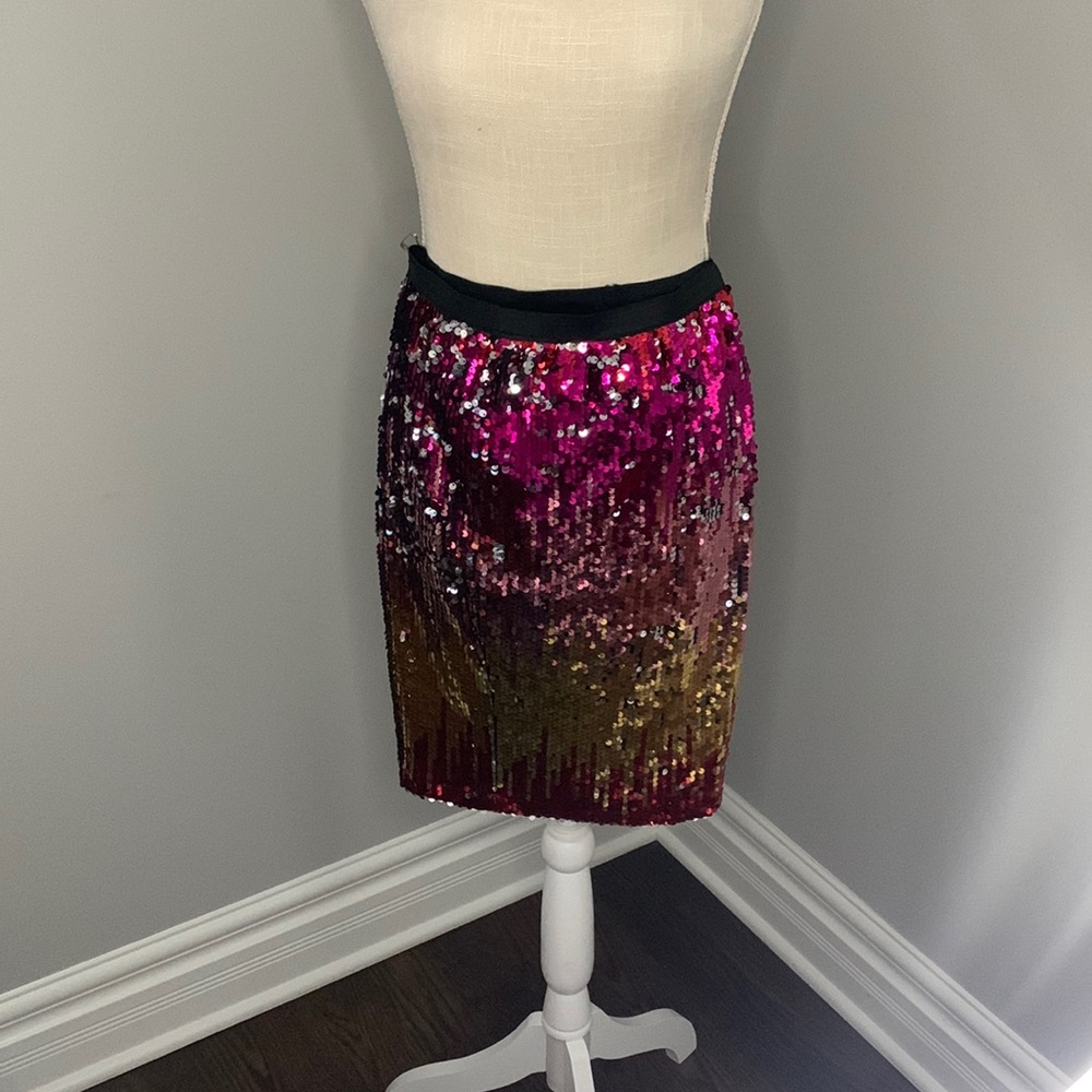 Sequence dress, red and yellow light used.